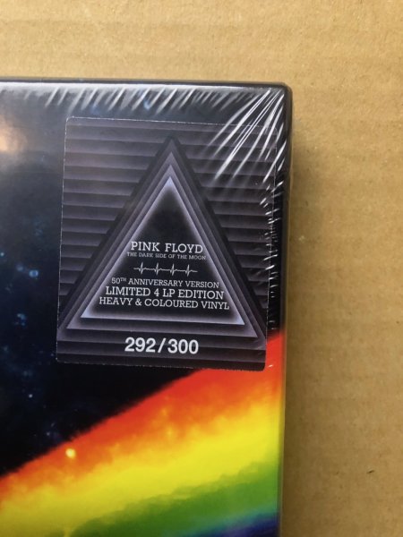 Photo2: Pink Floyd - The dark side of the moon remade - 4 LP Colored Vinyl Box SEALED #292/300 (2)